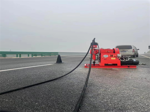 新邱马路路基路面开裂下沉注浆加固灌浆